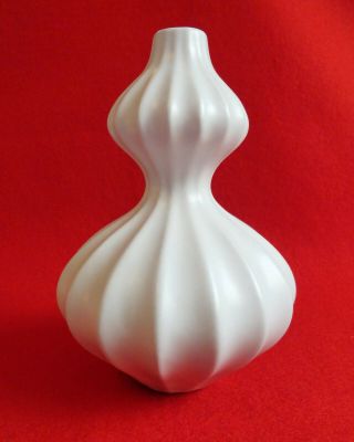 Jonathan Adler Pottery Ribbed White Lantern Gourd Ceramic Bud Vase 5 Inch
