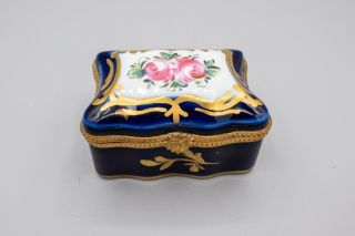 Limoges Porcelain Trinket Box Decore Main Cobalt Blue Rose Flowers – 2 1/2 "