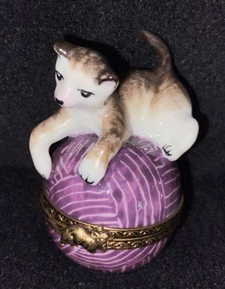 Limoges Cat Kitten On Yarn Trinket Box Peint Main - France - Pv