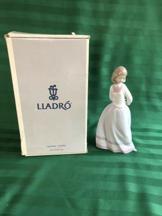 Lladro " Sweet And Shy Lady With Flowers " Porcelain Figurine 6754 Retired