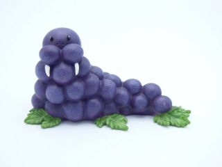 Enesco Home Grown Grape Walrus 4020988