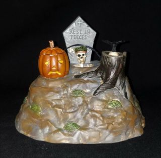 Dept 56 Halloween Animated Skulls 4038882 Grave Stone Heads Pop Up