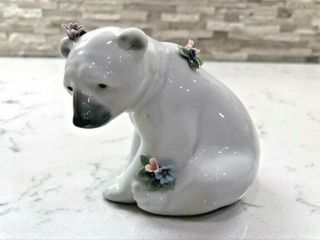 Vintage Lladro Figurine " Polar Bear Seated With Flowers " 6356 Retired