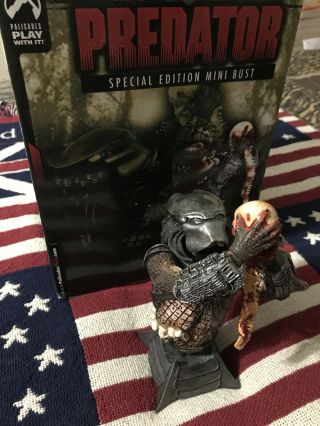 Predator Mini Bust Statue Special Edition By Palisades Numbered 2041/3000 Rare