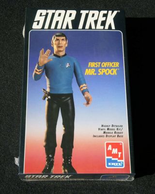 Star Trek First Officer Spock (tv Series),  Amt/ertl Model,  No.  8704,  1995