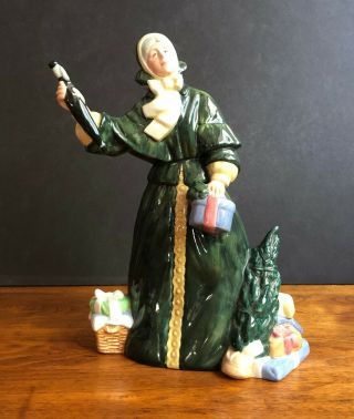 Royal Doulton Christmas Parcels Figurine Hn 2851 Bone China England 1977 M3