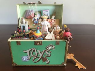 Vtg Enesco Animated Music Box Toy Symphony Treasure Chest Of Toys Complete