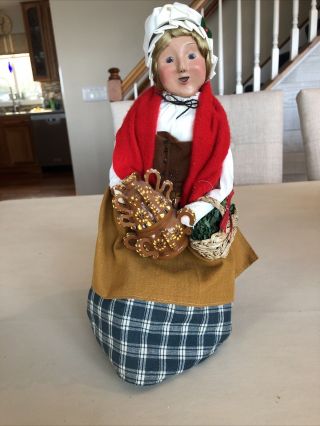 Byers Choice Lady With Wassail Pot And Basket From 2005