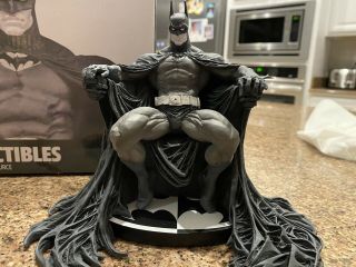 Dc Collectibles Batman Black And White Statue By Marc Silvestri