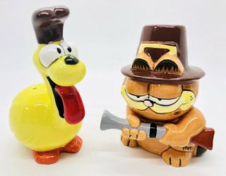 Garfield Cat & Odie Dog Salt And Pepper Shakers Thanksgiving Pilgrims Enesco