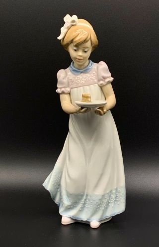 Lladro Girl With Slice Of Pie 5429