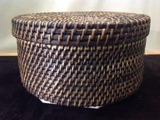 Vtg Folk Art Handwoven Basket & Matching Lid With Tight Weave 12 " Dia.  6 " Tall
