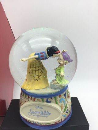 Jim Shore Disney Traditions Snow White And Dopey Sweetest Farewell Snow Globe 3