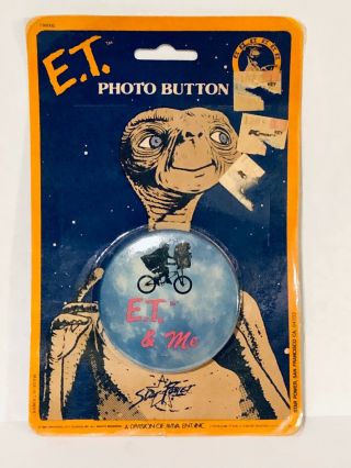 1982 Vintage E.  T.  The Extra Terrestrial Et & Me Famous Scene Photo Button