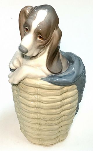 Vntg.  Lladro Dog In A Basket 1128 Juan Huerta Sculptor,  Retired,  Condi