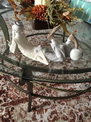 LLADRO 4618 LAYING DOWN CLOWN WITH BALL - GLAZED - REPAIRED WRIST 2