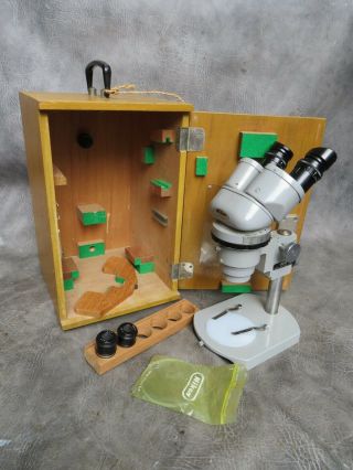 A Good Quality Nikon 75661 Stereo Microscope With Case,  Lenses,  Cover,  & Base Glass