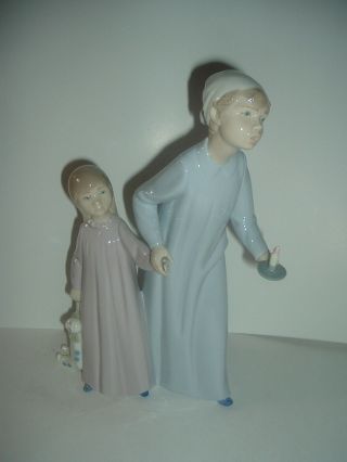 Nao By Lladro Spain Boy In Nightgown W Candle & Girl W Clown Doll Figurine