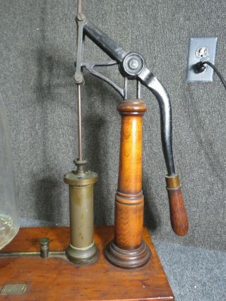 Scientific Queen & Company Makers,  Philadelphia,  Vacuum pump antique 2