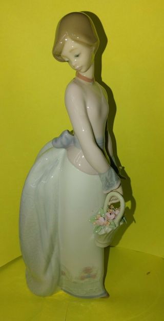 Llardo Porcelain Collectible Figurine 7622 Basket Of Love Woman With Flowers