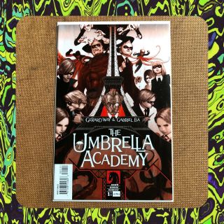 Dark Horse Comics - The Umbrella Academy 1 Gerard Way 2007 Netflix
