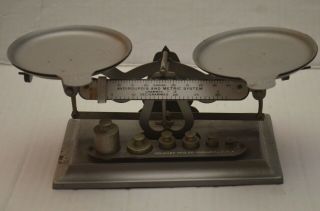 Vintage Pelouze Mfg.  Co.  Scientific Lab Scale W/5 Weights