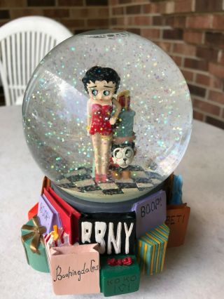 Betty Boop Snow Globe With Music Box (york,  York Theme)
