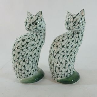 Pair Andrea By Sadek 7.  5 " Hand Painted Cat Figurines Green White Fishnet Pattern