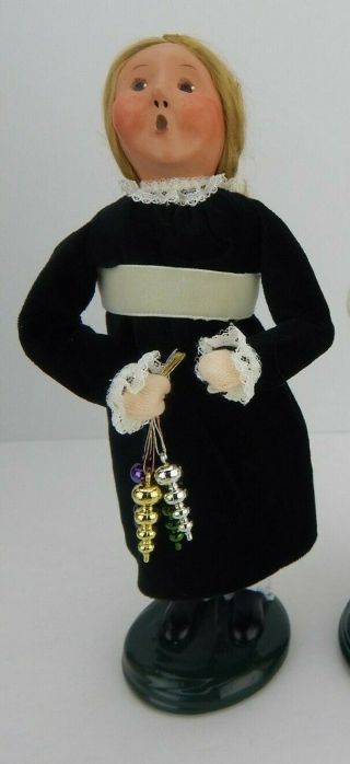 Byers Choice Carolers 2006 Made For Talbots Decorating Girl Gold & Black (239)