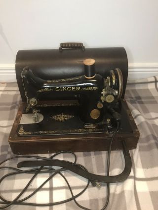 Vintage Singer Sewing Machine With Wooden Case & Key G0349162