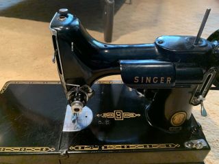 1954 Vintage Singer 221 Featherweight Portable Sewing Machine W/ Case & Access.