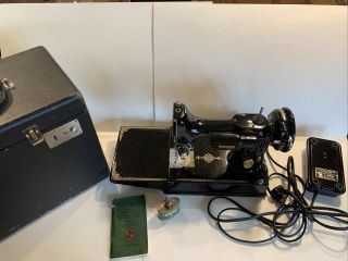 Vintage Singer 221 - 1 Featherweight Sewing Machine With Case