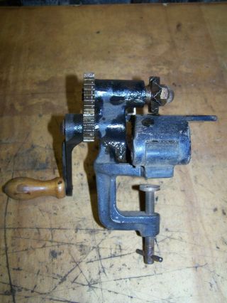 Vintage/antique Cast Iron Columbus Hand Crank Pinker Cutter Pinking Machine