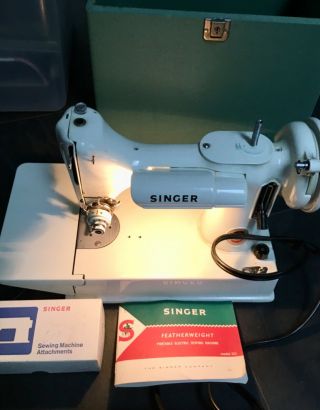 Singer Featherweight Sewing Machine 221k White