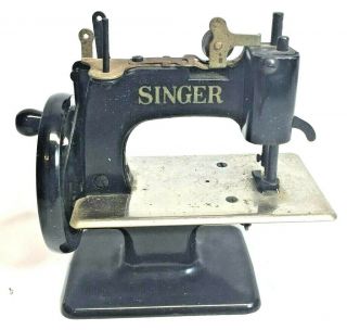 Vintage Singer Childs Black Mini Hand Crank Sewing Machine 29952 Usa Antique