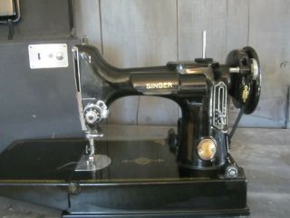 1951 Vintage Singer 221 Featherweight Portable Sewing Machine W/ Case