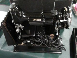 Vintage Singer Featherweight Portable Electric Sewing Machine W/case &