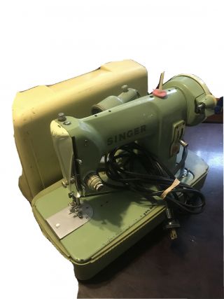 Vintage Singer Sewing Machine W/ Case Green Rfj8 - 8