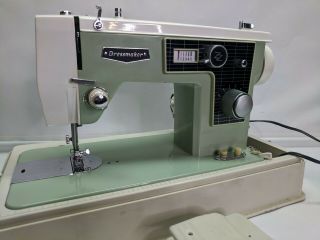 Vintage Dressmaker Fe 46804 Zig Zag Sewing Machine Avocado Green W/case