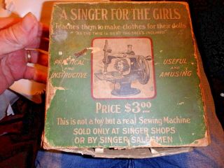 Zzz - Vintage Singer Cast Iron Childs Sewing Machine - With Box