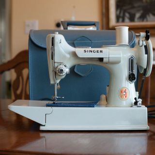 Singer Featherweight 221k Sewing Machine.  White,  Pristine