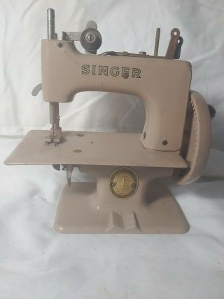 Vintage Singer Sewhandy Childs Sewing Machine Model 20,