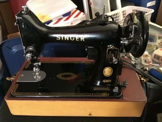 Rare Vintage Singer Sewing Machine 99 - 31 Case & Attachments
