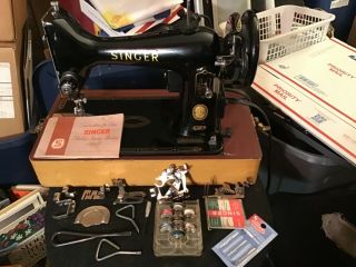 Rare Vintage Singer Sewing Machine 99 - 31 Case & Attachments 2
