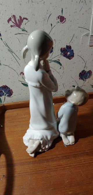 LLADRO LITTLE GIRL AND BOY PRAYING 2