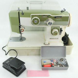 Vintage White Heavy Duty Zigzag Sewing Machine Model 675 With Case