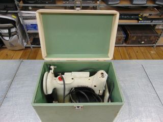 Singer Featherweight 221k Sewing Machine Lite Green w/Case 2