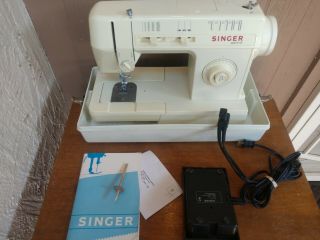 Vintage Singer Merrit Sewing Machine Model No.  3314c