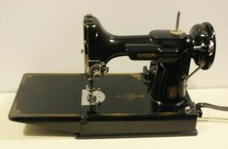 Singer Featherweigt 1951 Centennial Sewing Machine With Accessories & Case