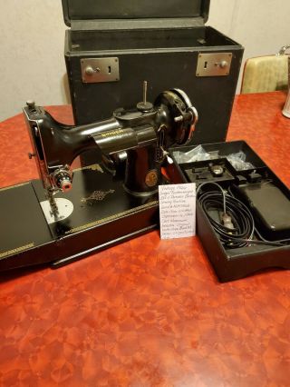 Black 1946 Singer Featherweight 221 - 1 Sewing Machine With Case